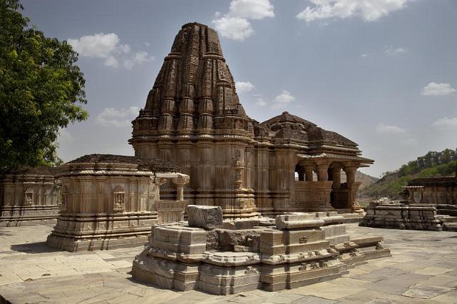 241 Eklingji en Nagda Tempelcomplex.jpg